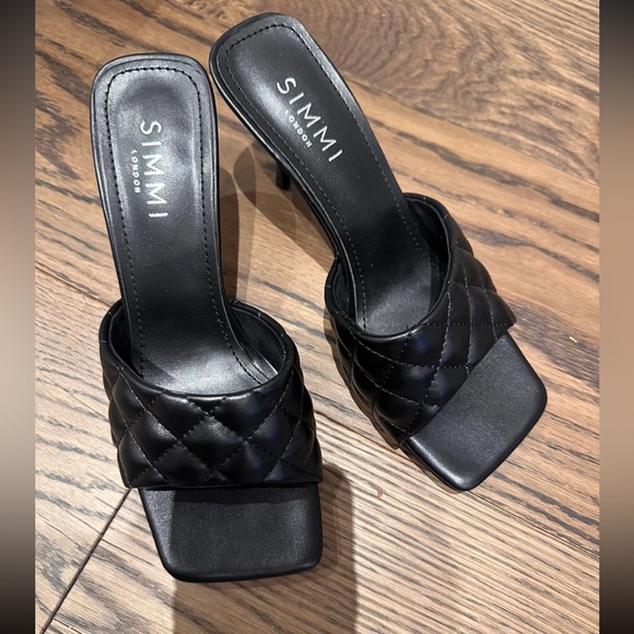 Simmi London Farris Black Quilted Mid Heels, Size 7, Never Worn - Picture 4 of 4